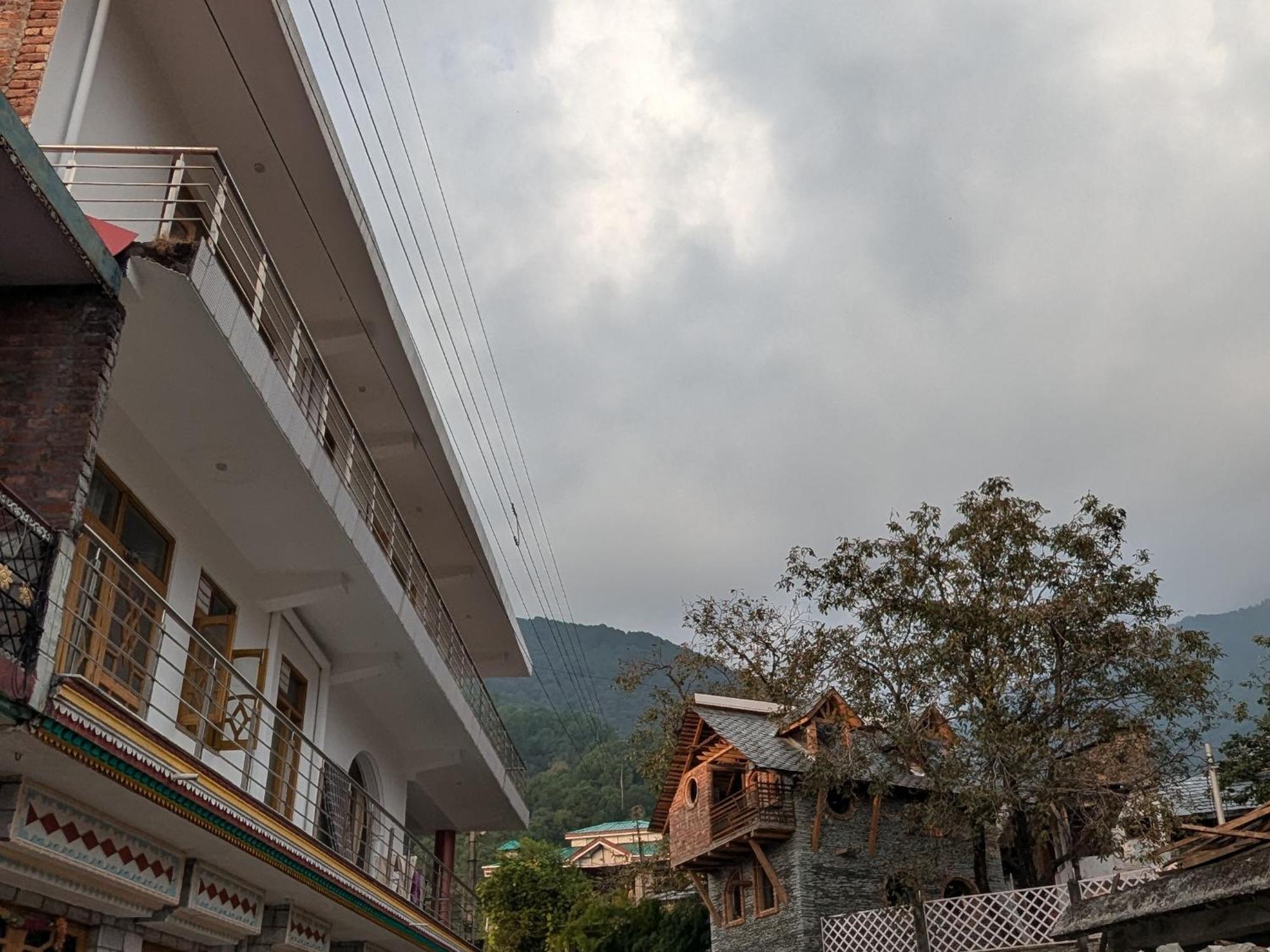 La Casa By Cosmic Kriya Hostel Bir  Ngoại thất bức ảnh