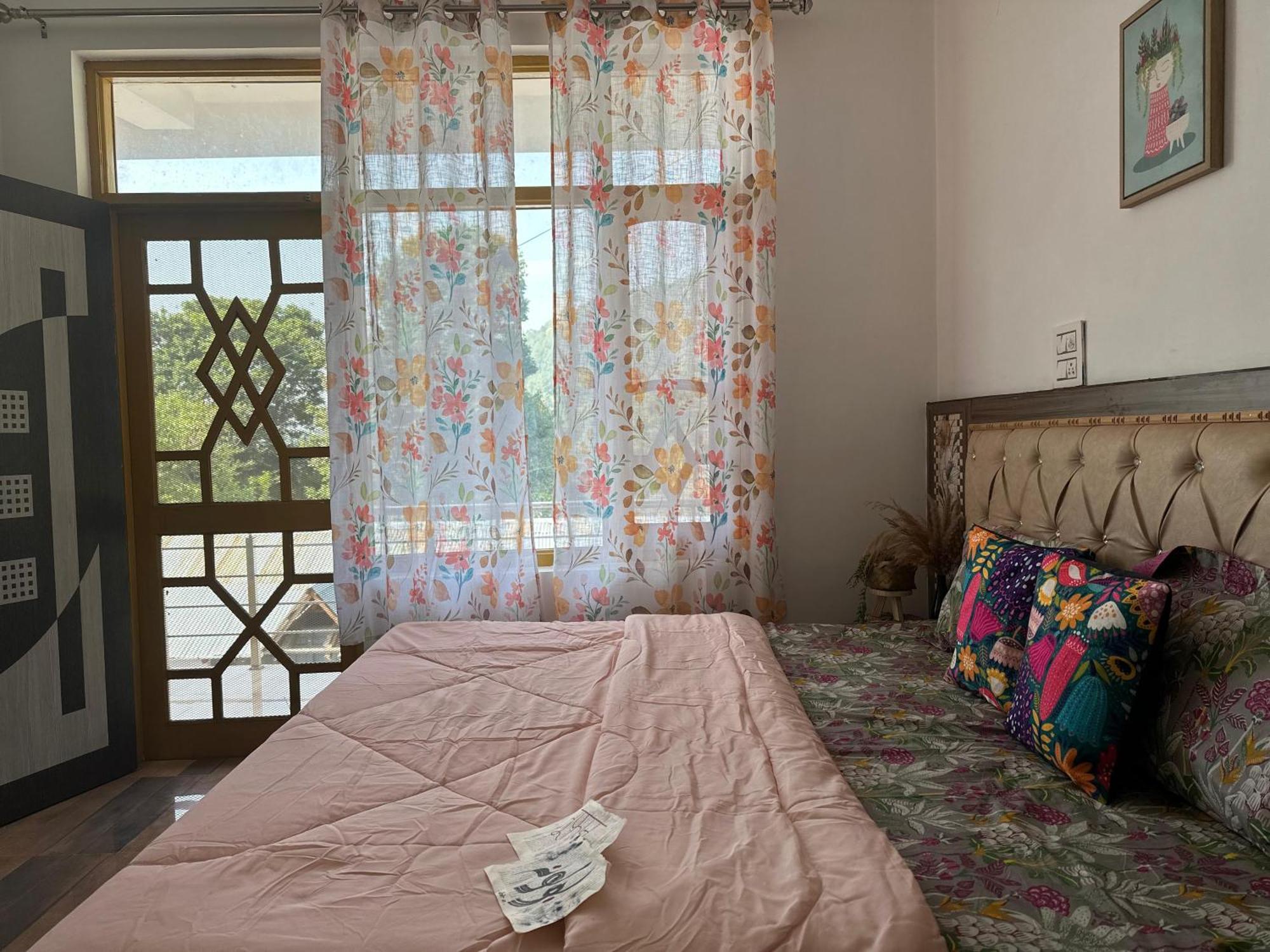 La Casa By Cosmic Kriya Hostel Bir  Ngoại thất bức ảnh